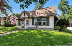 813 Bismark, Seguin, TX 78155
