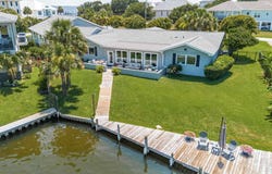 1050 Edgewater Ln, Gulf Breeze, FL 32563