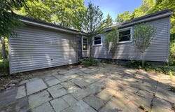 95 Riverside Drive, Hamden, CT 06518