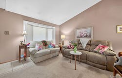 28 Queensbrook Place, Olivette, MO 63132