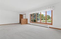 1456 Burke Avenue W, Roseville, MN 55113