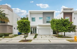 10445 NW 68th Ter, Doral, FL 33178
