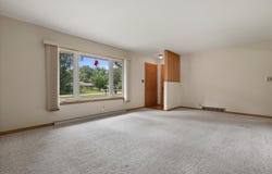 6954 S 109th St, Franklin, WI 53132