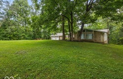 19523 E Lake Site Drive, Hope, IN 47246