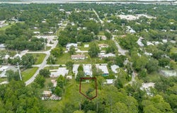 225 B Ave G, Apalachicola, FL 32320