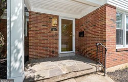 69 W AREBA AVENUE, HERSHEY, PA 17033