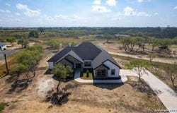 116 HIDDEN RANCH CT, Floresville, TX 78114