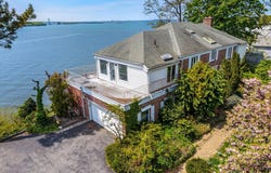 22 Shorecliff Place, Great Neck, NY 11023
