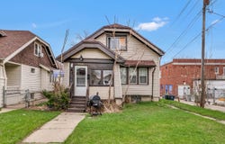 2320 N 47th St, Milwaukee, WI 53210
