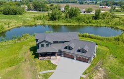 100 Coventry Ct, Clear Lake, IA 50428