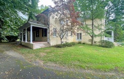 2419 LITITZ PIKE, LANCASTER, PA 17601