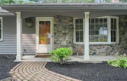 8 Birch Ln, Ipswich, MA 01938