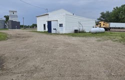 135 E Neosho St, Iroquois, SD 57353