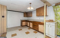 1743 W MAIN STREET, VALLEY VIEW, PA 17983