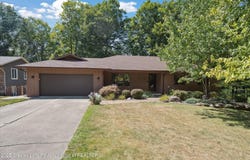 1913 Opaline Drive, Lansing, MI 48917