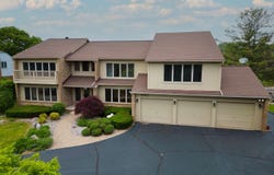 8453 Harbortowne Drive, Clarkston, MI 48348