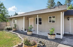 126 SW FLEISHAUER LN, McMinnville, OR 97128