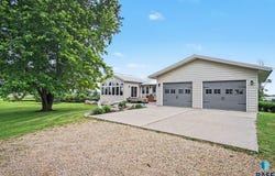 22987 448th Ave, Madison, SD 57042