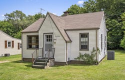 1524 S Thelma Avenue, Springfield, MO 65807