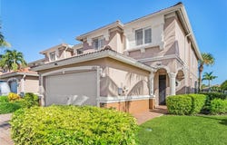 2425 Laurentina Ln, CAPE CORAL, FL 33909