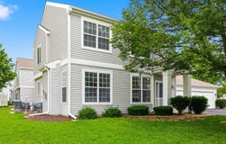 215 Grays Drive, Oswego, IL 60543