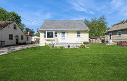 2322 E 39th Street, Des Moines, IA 50317