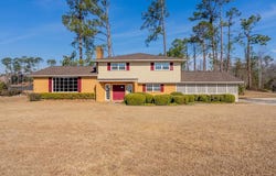 1729 W Forest Dr, Douglas, GA 31533