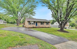 52 Hillview Dr, Roanoke, VA 24019