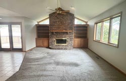 210 E 24th Street N, Newton, IA 50208