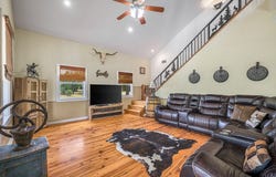 4310 Leslie Road, Fayetteville, TX 78940