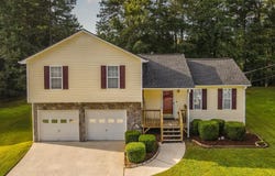 384 River Trace Drive, Carrollton, GA 30117