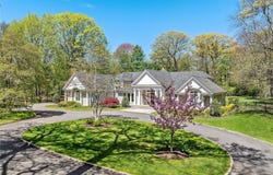 10 Evans Drive, Brookville, NY 11545