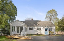 110 Linden St, Hamilton, MA 01982