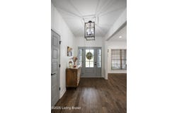 2105 Clarke Pointe Dr, Crestwood, KY 40014