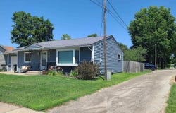 1005 9Th Avenue E, Oskaloosa, IA 52577