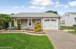 10 Weybridge Place, Manchester, NJ 08759