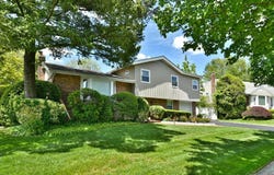 10 Orange Drive, Jericho, NY 11753