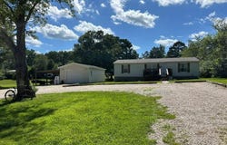 649 Eagle Avenue, Summersville, MO 65571