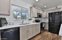 811 W NORTHERN Avenue, Phoenix, AZ 85021
