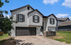 2018 E 26th Terrace, Lawrence, KS 66046