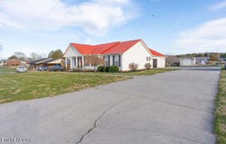 178 Farris Circle, LaFollette, TN 37766
