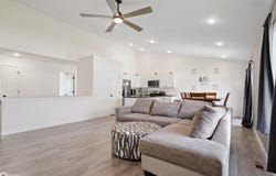 1006 S 11Th Avenue, Washington, IA 52353