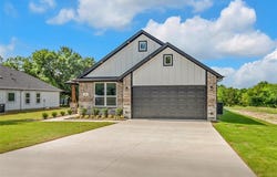 504 E Ball Street, Tom Bean, TX 75489