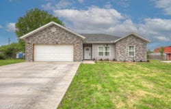 1925 Wynwood Drive, Carthage, MO 64836