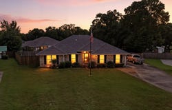 5348 Oak Hammock Court, Milton, FL 32570
