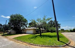 1050 35th Street NE, Paris, TX 75462