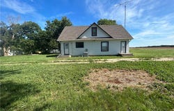 895 cloud Road, Salina, KS 67436
