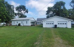 1220 S JEFFERSON Street, Salem, IL 62881