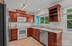 4-b HedgeRose Court, Asheville, NC 28805