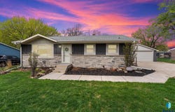 113 S 5th Ave, Brandon, SD 57005